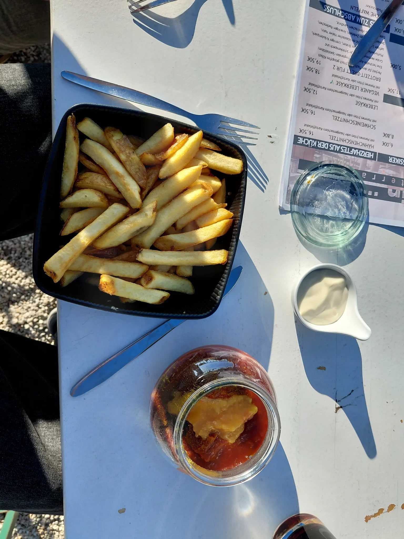 Currywurst mit pommes